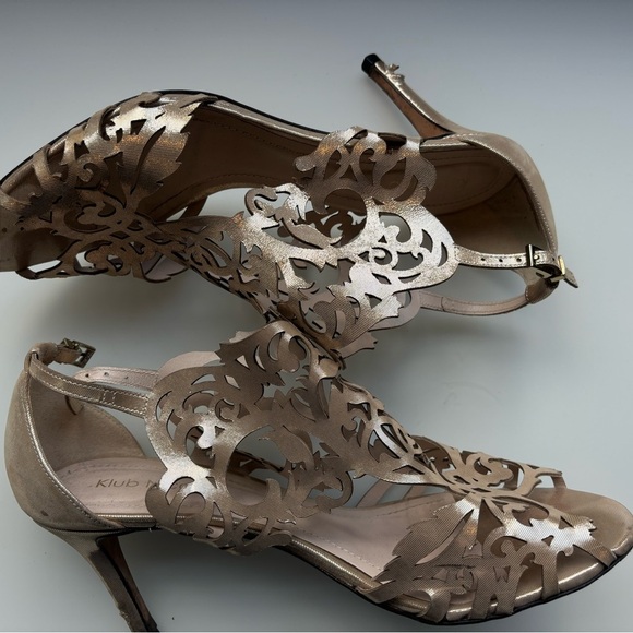 Gold Ornate High Heel Shoes with Floral Cutouts - Picture 2 of 4
